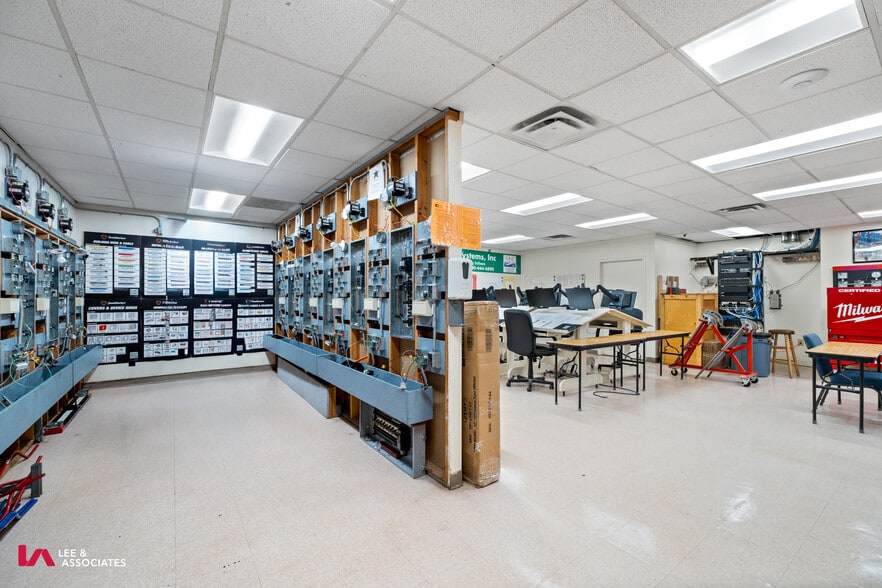 4500 Winters Chapel Rd, Atlanta, GA for sale - Building Photo - Image 3 of 10