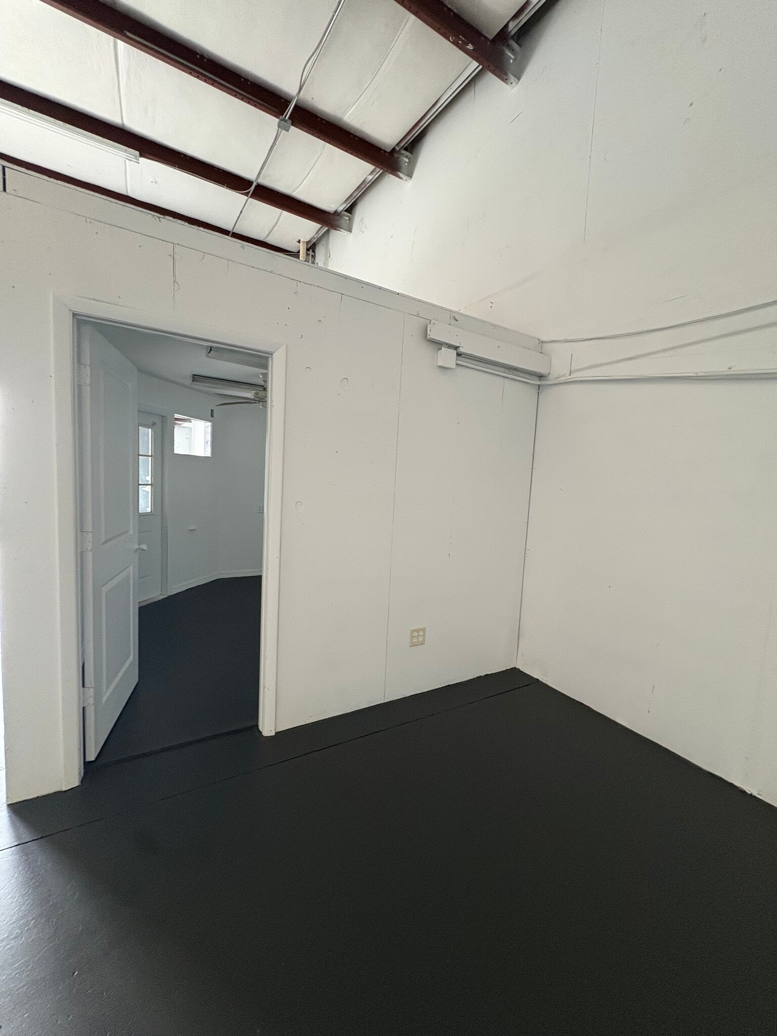 1717 E Busch Blvd, Tampa, FL for lease Interior Photo- Image 1 of 3
