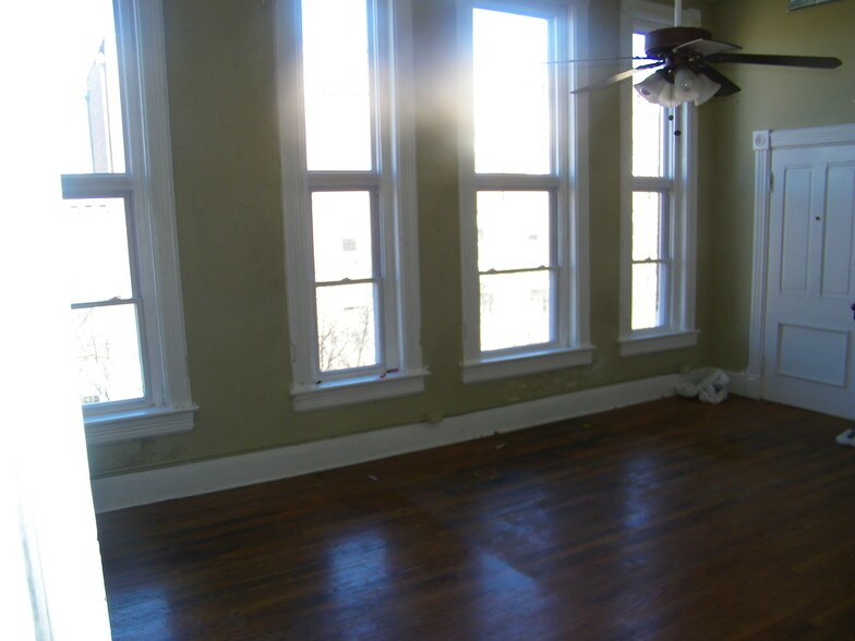 8 W 5th, Fulton, MO à vendre - Photo du bâtiment - Image 3 de 6