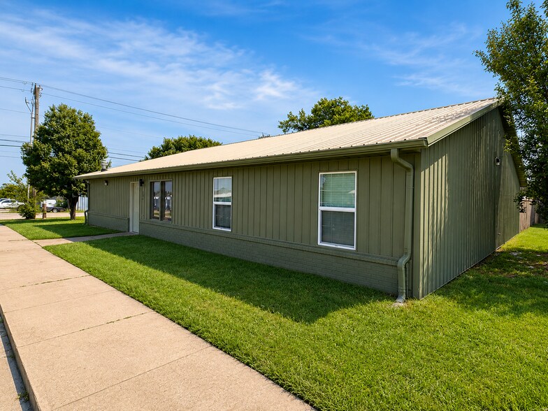 101-105 E 32nd Ave, Stillwater, OK à vendre - Photo du bâtiment - Image 3 de 34