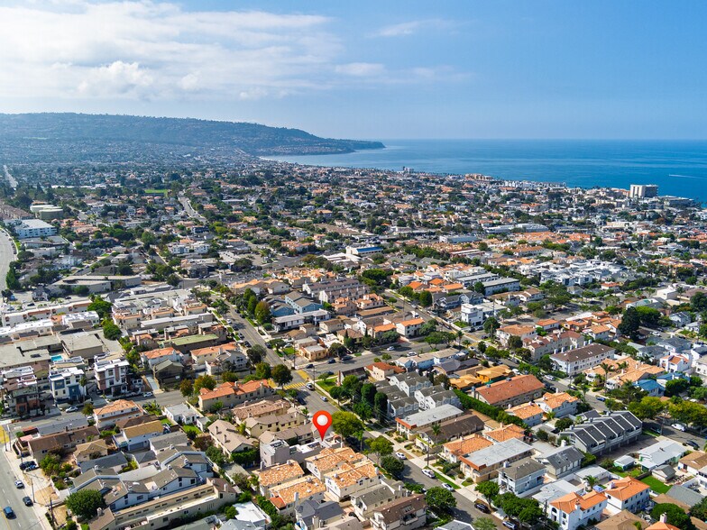 118 S Lucia Ave, Redondo Beach, CA à vendre - Photo du bâtiment - Image 2 de 12