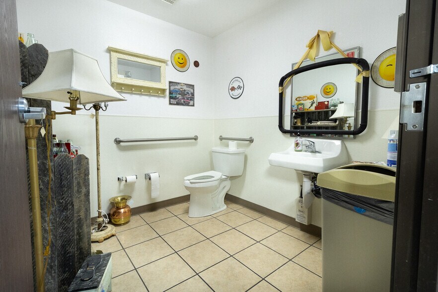 1212 Wyoming St, Boulder City, NV à vendre - Photo du bâtiment - Image 3 de 58
