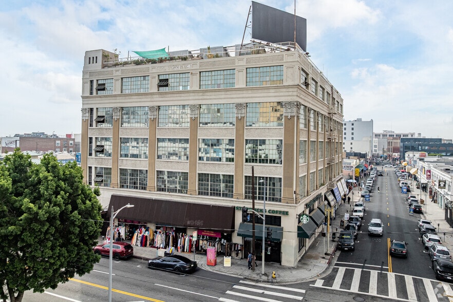 306 E 9th St, Los Angeles, CA à louer - Photo du bâtiment - Image 2 de 9
