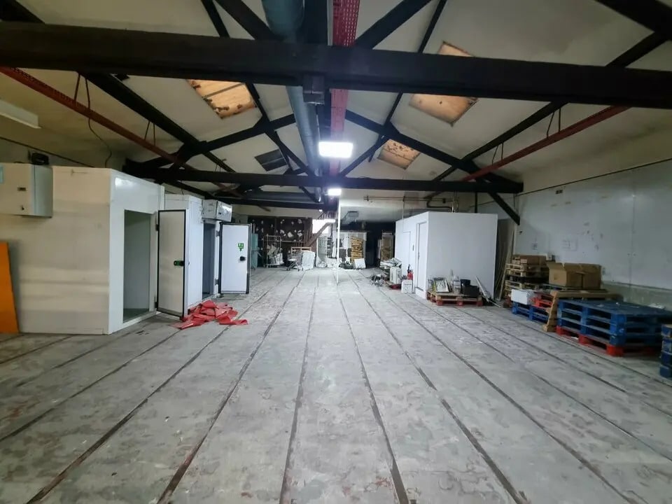 Flex in Paris for lease Interior Photo- Image 1 of 8