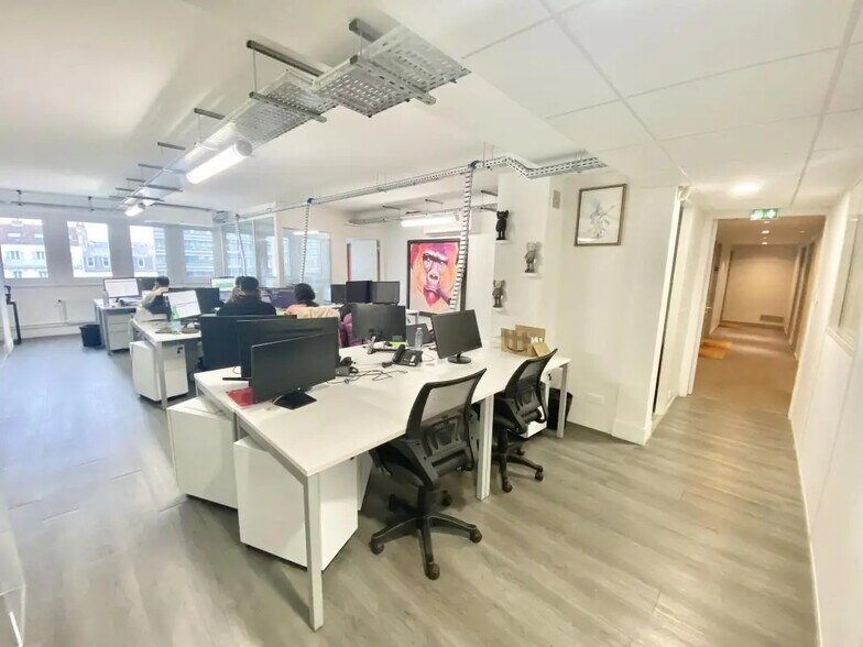 Bureau dans Neuilly-sur-Seine à louer - Photo du bâtiment - Image 3 de 7