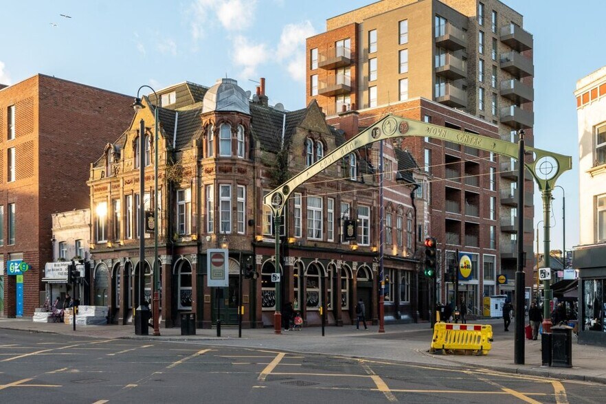 381 Barking Rd, Londres à louer - Photo principale - Image 1 de 2