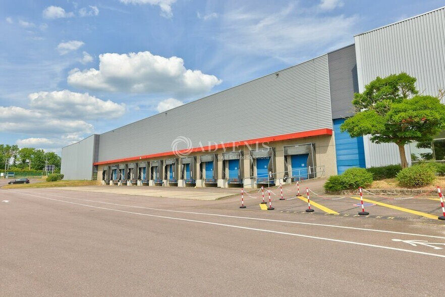 Industrial in Gargenville for lease - Building Photo - Image 2 of 10