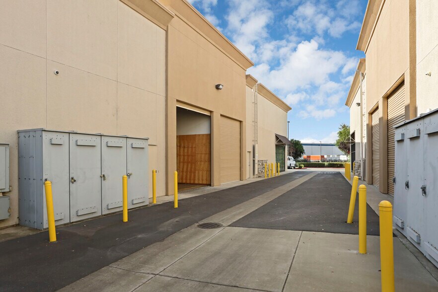 600-626 Commerce Ct, Manteca, CA à vendre - Photo du bâtiment - Image 3 de 21