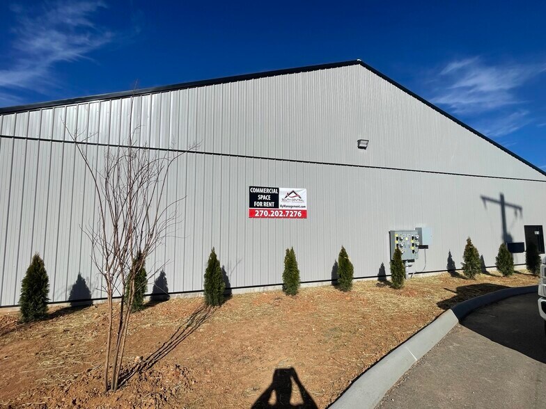 2575 Louisville Rd, Bowling Green, KY à louer - Photo du bâtiment - Image 2 de 8