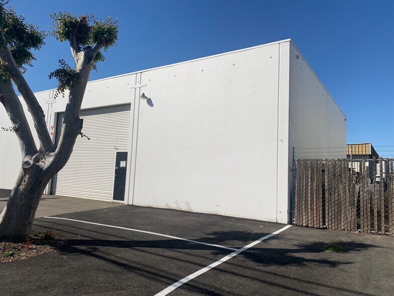 2111 Bluebell Dr, Santa Rosa, CA à louer - Photo du bâtiment - Image 3 de 16