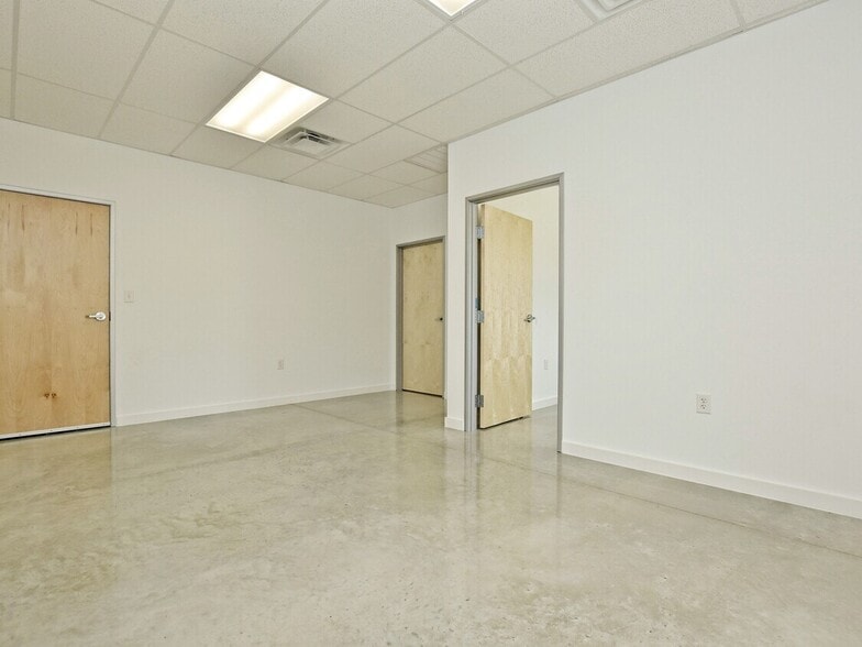 401 S Chitalpa St, Leander, TX for sale - Building Photo - Image 3 of 5