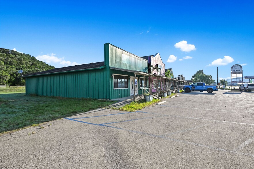 1642 FM 2673, Canyon Lake, TX for lease - Building Photo - Image 2 of 26