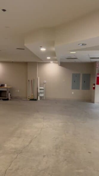 18714 S Gridley Rd, Cerritos, CA à louer - Vidéo sur l’inscription commerciale - Image 2 de 18