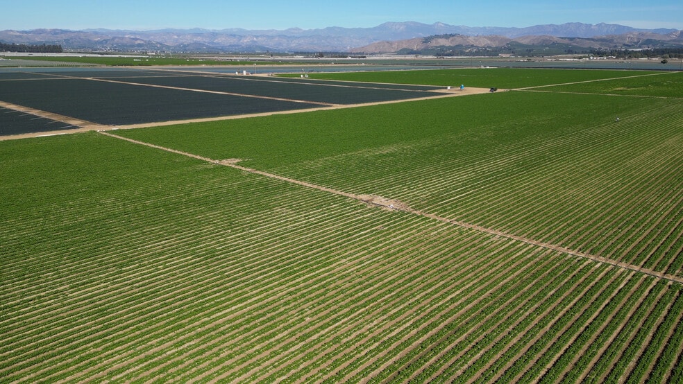Central and Santa Clara Avenue, Oxnard, CA for sale - Primary Photo - Image 1 of 4