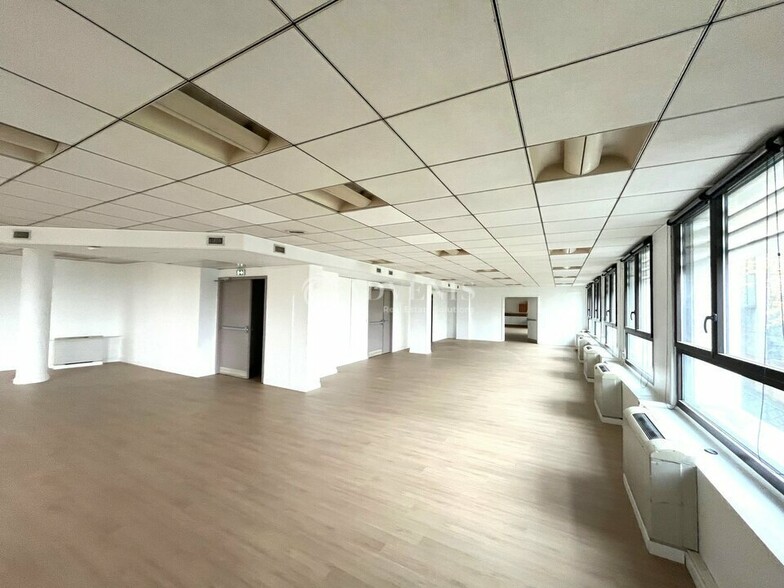 Office in Nogent-sur-Marne for lease - Interior Photo - Image 3 of 11