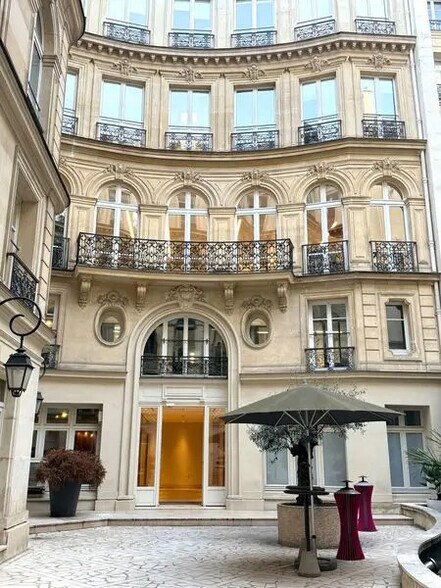 28 Rue De Mogador, Paris for lease - Building Photo - Image 1 of 11