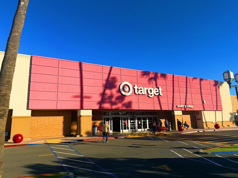 5533-5549 Philadelphia St, Chino, CA à louer - Photo principale - Image 1 de 3