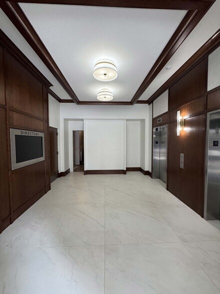 303 Banyan Blvd, West Palm Beach, FL à louer - Photo intérieure - Image 2 de 9