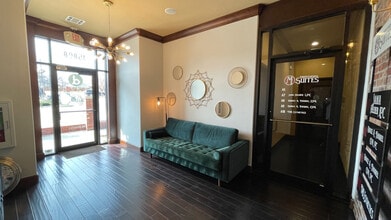 15712 N Pennsylvania Ave, Edmond, OK for lease Interior Photo- Image 2 of 10