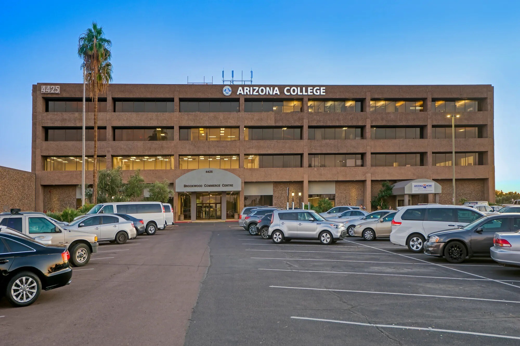 4425 W Olive Ave, Glendale, AZ à louer Photo du bâtiment- Image 1 de 11