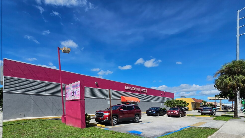 12208 NW 7th Ave, Miami, FL à louer - Photo du bâtiment - Image 3 de 7