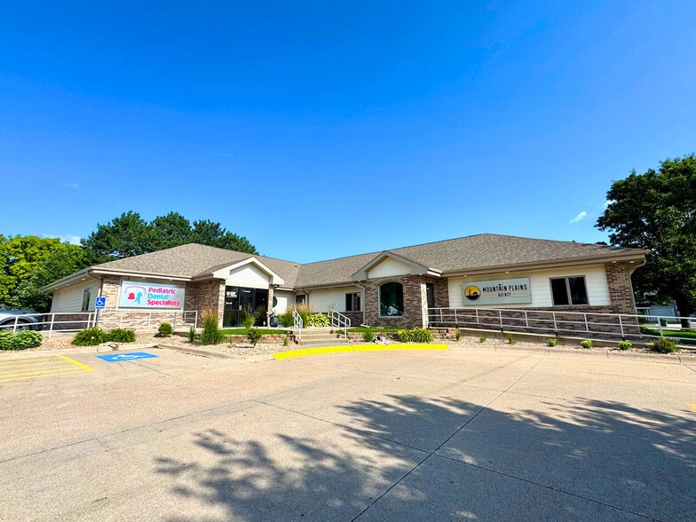 121 & 125 E 31st St, Kearney, NE for sale - Primary Photo - Image 1 of 1