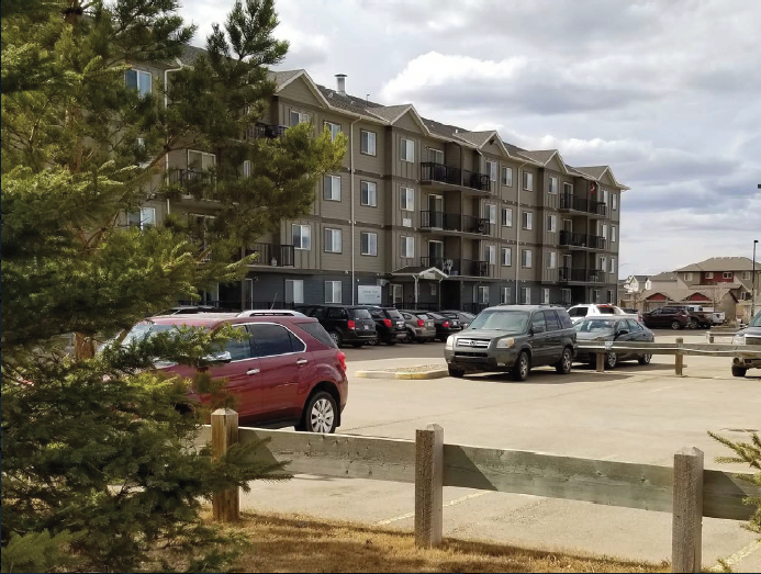 6801 50 Ave, Camrose, AB à vendre - Photo du bâtiment - Image 2 de 2