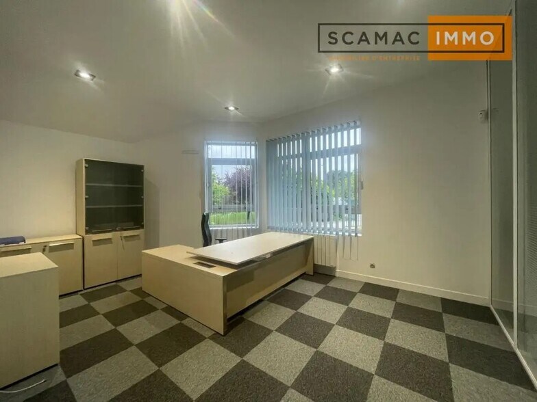 Office in Linas for sale - Interior Photo - Image 1 of 4