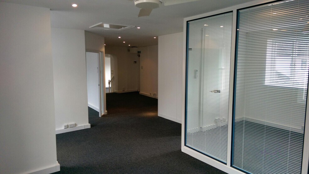 42-46 High St, Kingston Upon Thames for lease - Building Photo - Image 2 of 5