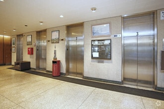 1900 N Austin Ave, Chicago, IL à vendre Photo intérieure- Image 1 de 10