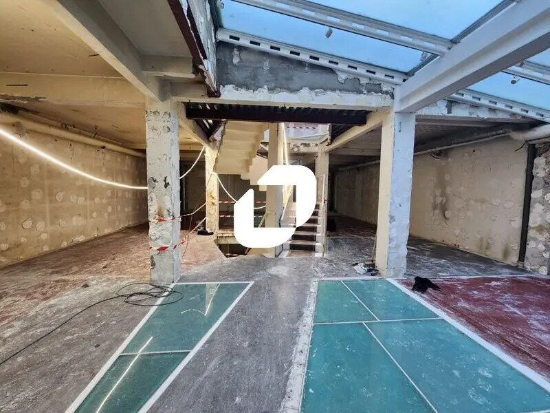 Office in Paris for sale Interior Photo- Image 1 of 17