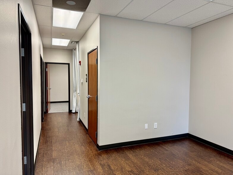 2653 Sagebrush Dr, Flower Mound, TX for lease - Interior Photo - Image 3 of 8