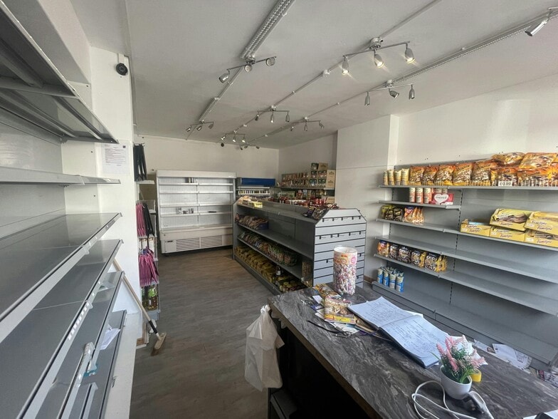 62-62B Bargates, Christchurch for lease - Building Photo - Image 3 of 6
