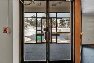 243-247 Federal Rd, Brookfield, CT à louer Photo intérieure- Image 1 de 27