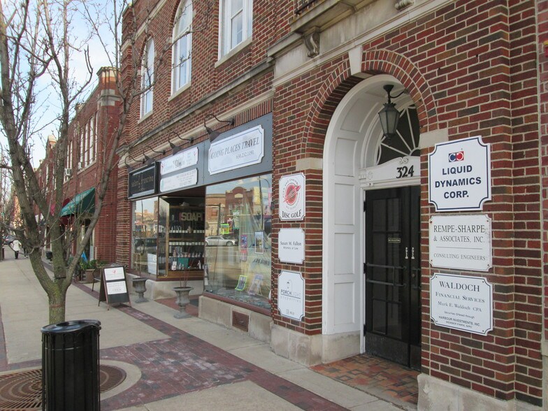 322-324 W State St, Geneva, IL à louer - Photo du bâtiment - Image 1 de 7