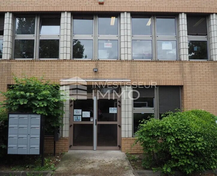 Bureau dans Torcy à louer - Photo du bâtiment - Image 3 de 5