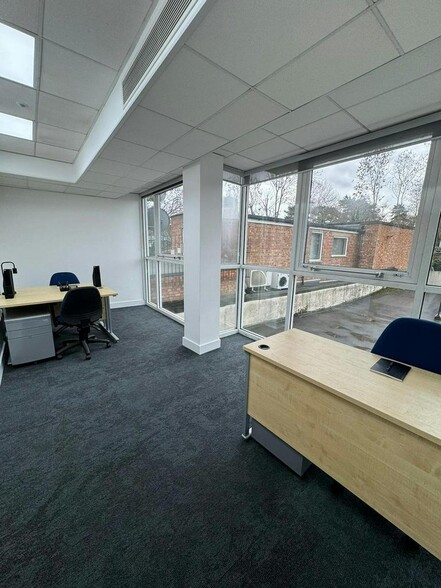 23-25 Bridge St, Pinner for lease - Building Photo - Image 3 of 8