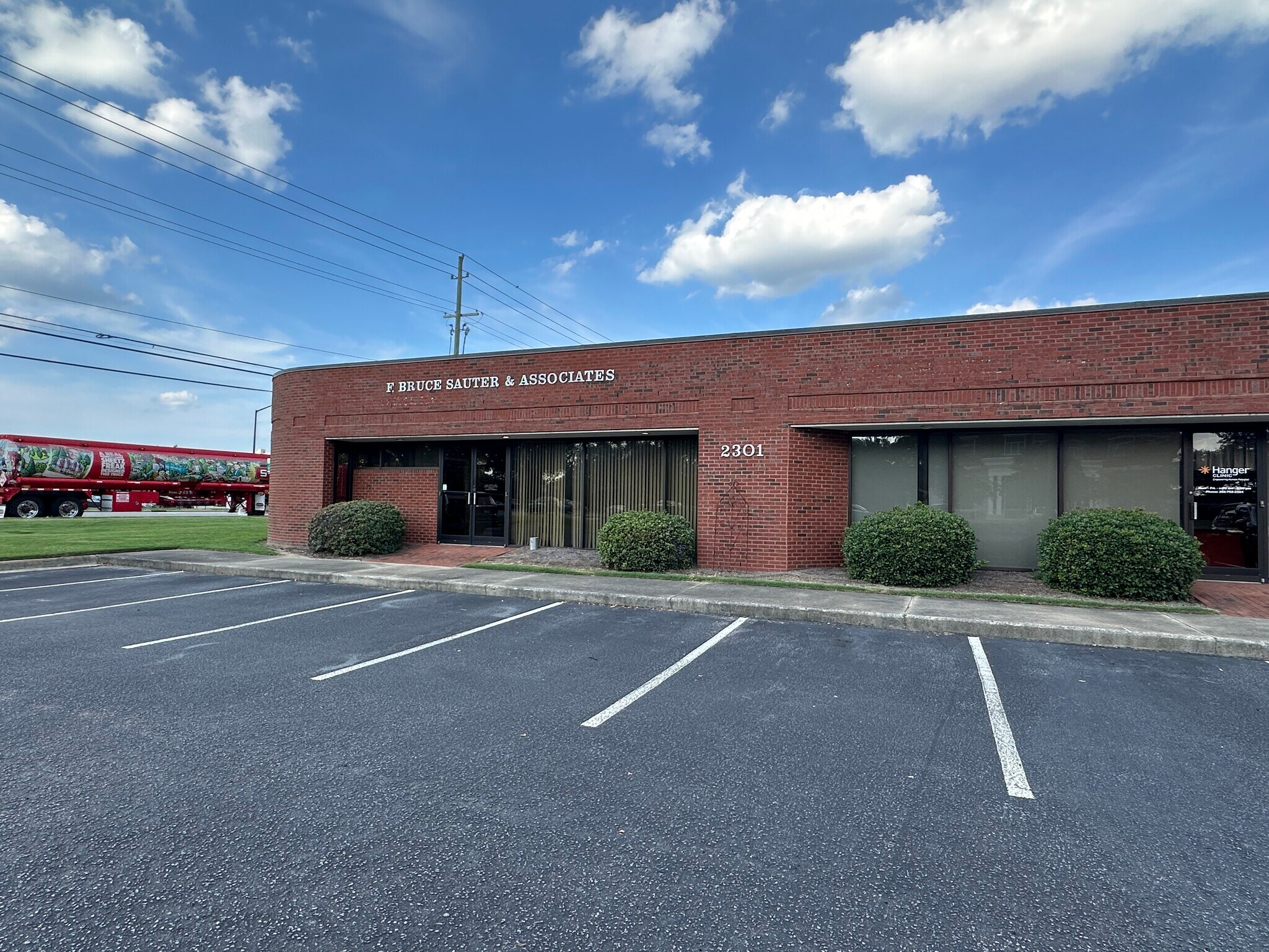 2301 Executive Cir, Greenville, NC for lease Building Photo- Image 1 of 2