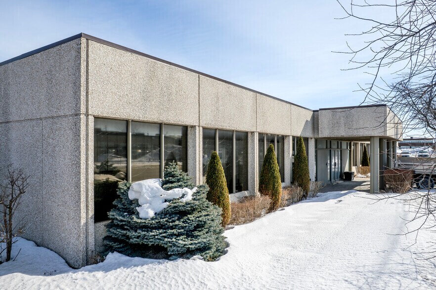 5660 Av Royalmount, Mont-Royal, QC à louer - Photo du bâtiment - Image 2 de 3
