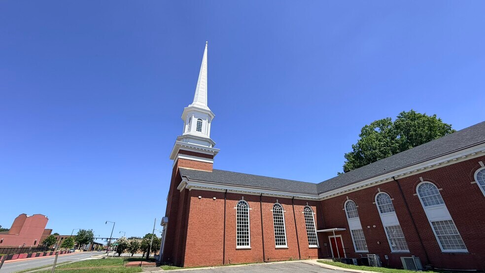 801 W Franklin Blvd, Gastonia, NC à vendre - Photo du bâtiment - Image 3 de 28