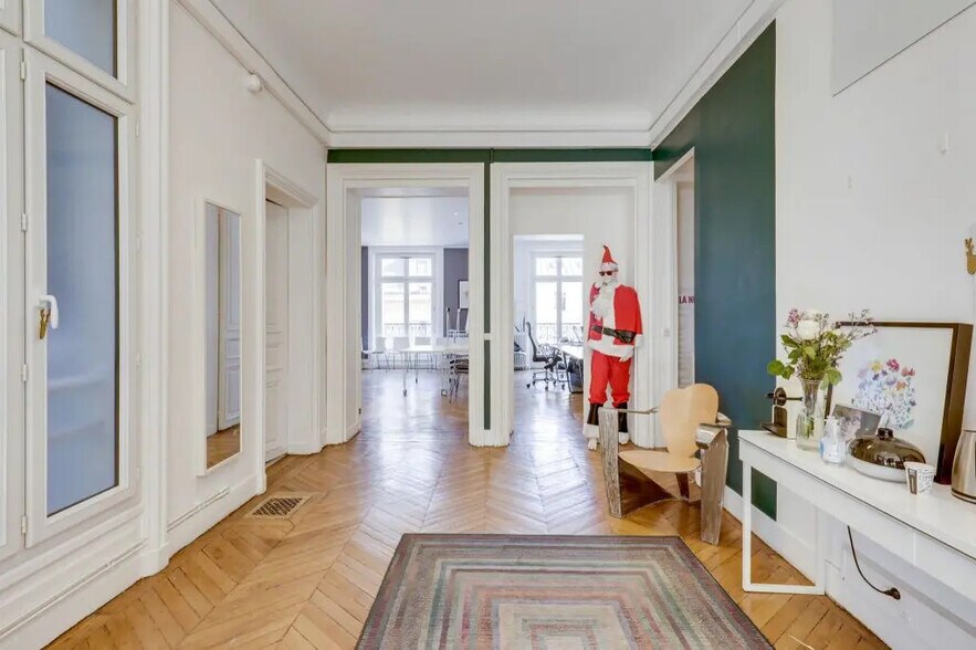 25 Rue Du Général Foy, Paris for lease - Building Photo - Image 2 of 15