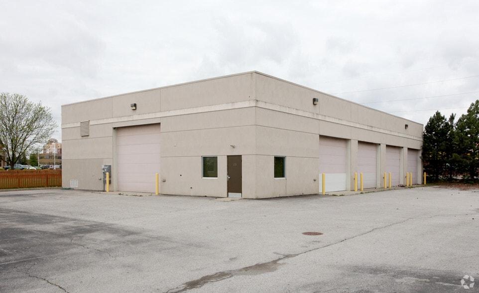 8692 Olde Worthington Rd, Westerville, OH à vendre - Photo principale - Image 1 de 12