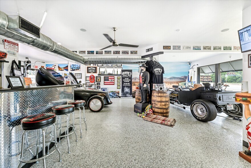 716a, 716b, 720, 722 W. Euless Blvd portfolio of 2 properties for sale on LoopNet.ca - Building Photo - Image 3 of 21