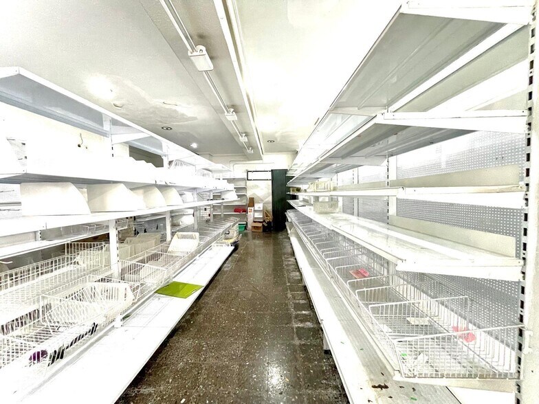 Retail in Elche, Alicante for lease - Interior Photo - Image 3 of 19