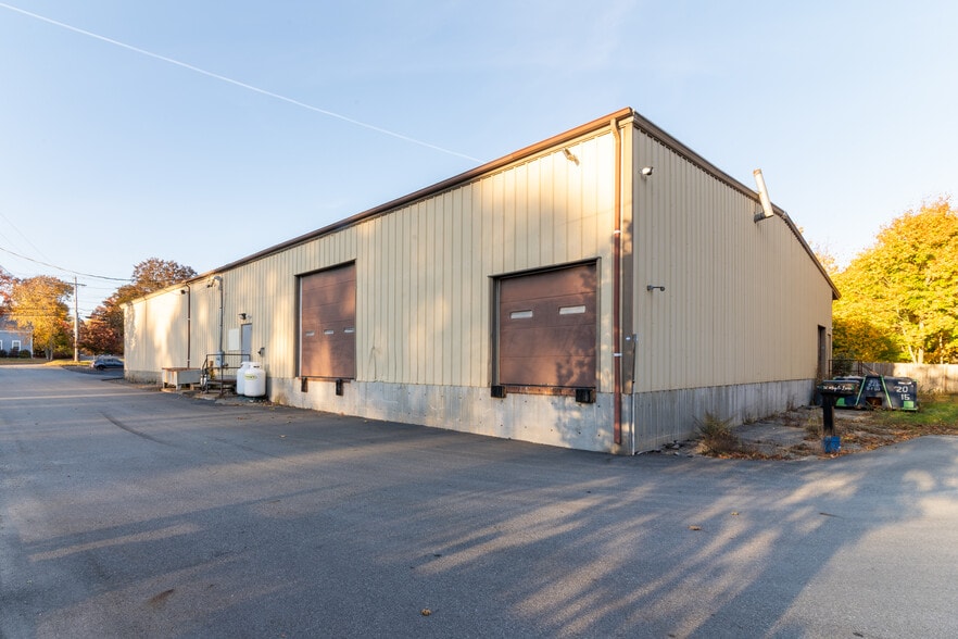 1155 Victory Hwy, Burrillville, RI à vendre - Photo du bâtiment - Image 3 de 23