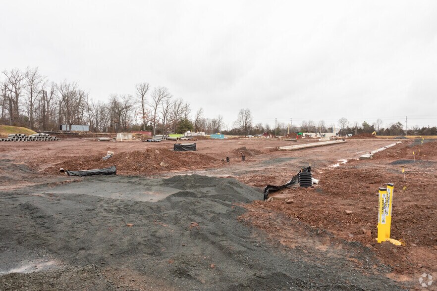 25575 Pleasant Valley Rd, Chantilly, VA à louer - Photo du bâtiment - Image 2 de 3