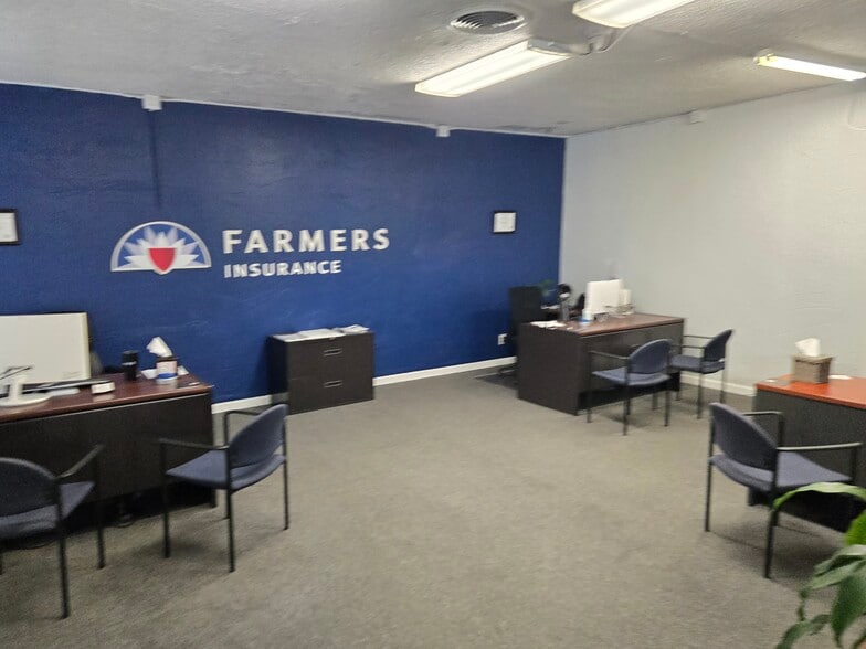 16235 Foothill Blvd, Fontana, CA à louer - Photo du bâtiment - Image 2 de 7