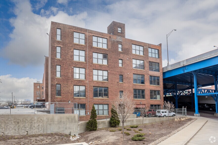 1138 W 9th St, Cleveland, OH à louer - Photo du bâtiment - Image 2 de 28