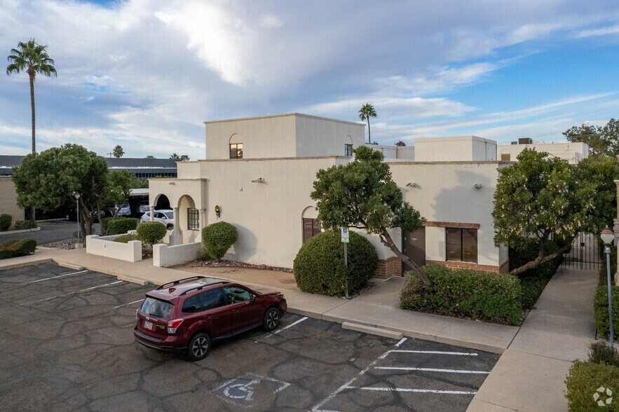 5300 E Erickson Dr, Tucson, AZ à louer - Photo du bâtiment - Image 2 de 7