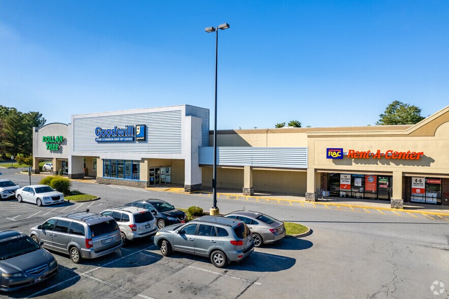 4-24 Charles Town Plz, Charles Town, WV à louer - Photo du bâtiment - Image 3 de 6